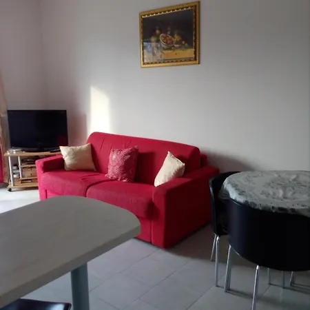 Apartment Cozy 2 Bed In Caulonia With Wrap Around Balcony *