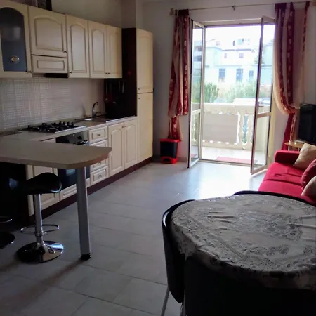 Apartment Cozy 2 Bed In Caulonia With Wrap Around Balcony