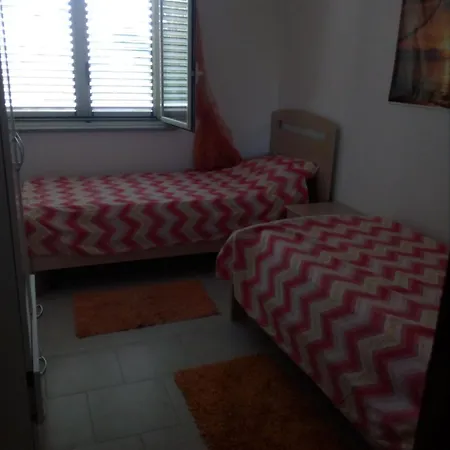 Apartment Cozy 2 Bed In Caulonia With Wrap Around Balcony *