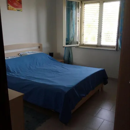 Cozy 2 Bed In Caulonia With Wrap Around Balcony