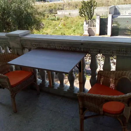 Cozy 2 Bed In Caulonia With Wrap Around Balcony